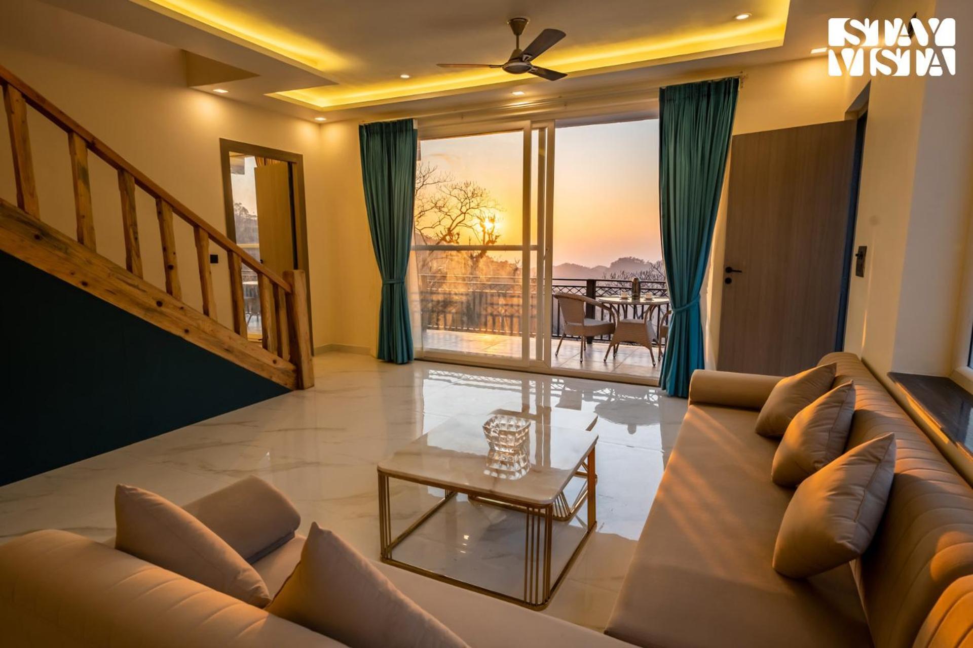 Stayvista At Sunset Springs With Pool & Views Найнитал Экстерьер фото