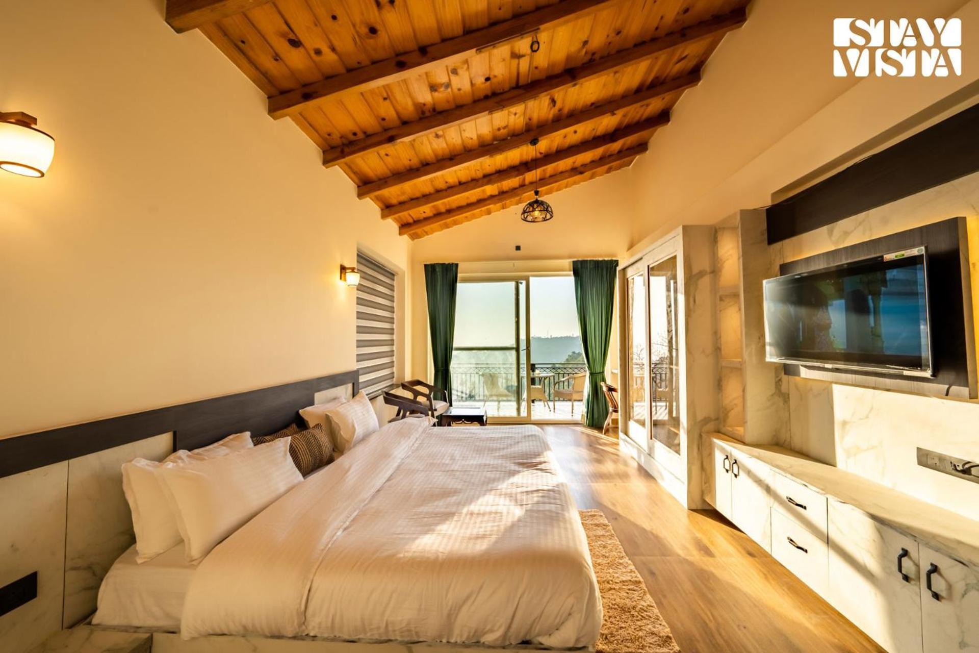 Stayvista At Sunset Springs With Pool & Views Найнитал Экстерьер фото