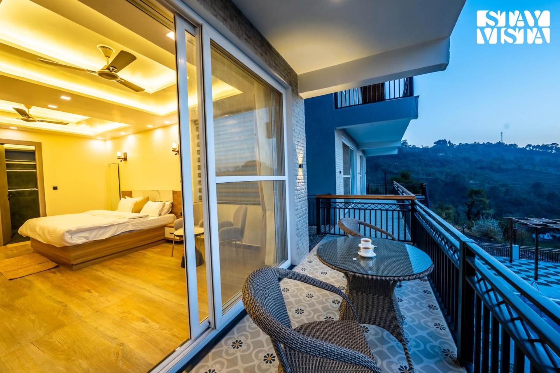 Stayvista At Sunset Springs With Pool & Views Найнитал Экстерьер фото