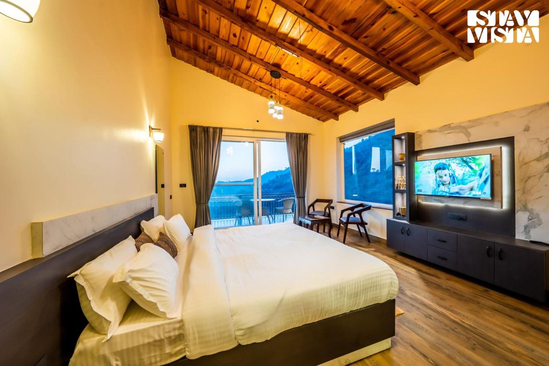 Stayvista At Sunset Springs With Pool & Views Найнитал Экстерьер фото